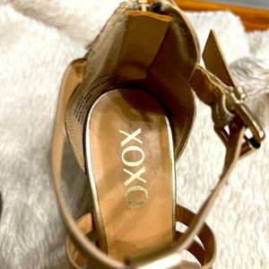 XOXO Strapped Sandal gold Macy’s size 5.5 (fit size 6)